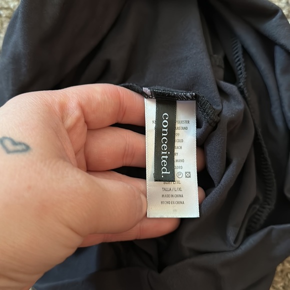 Women’s athletic shorts - Picture 3 of 5